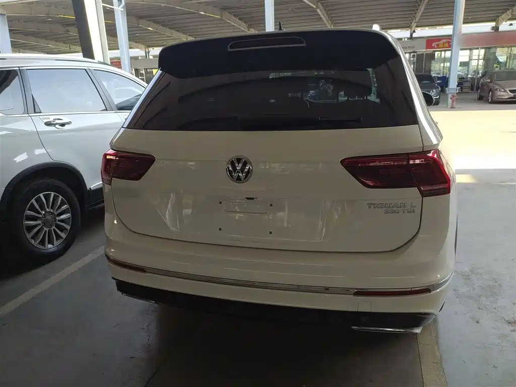 Volkswagen Tiguan L 2020 330TSI Auto 2WD R-Line Flagship China VI фото 6