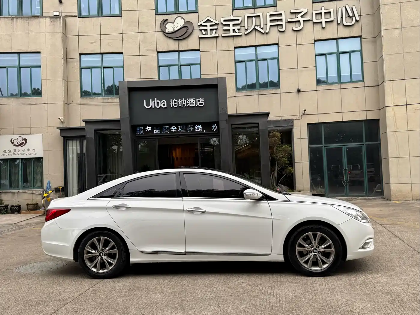 Hyundai Sonata 2014 2.0L Automatic Luxury фото 7