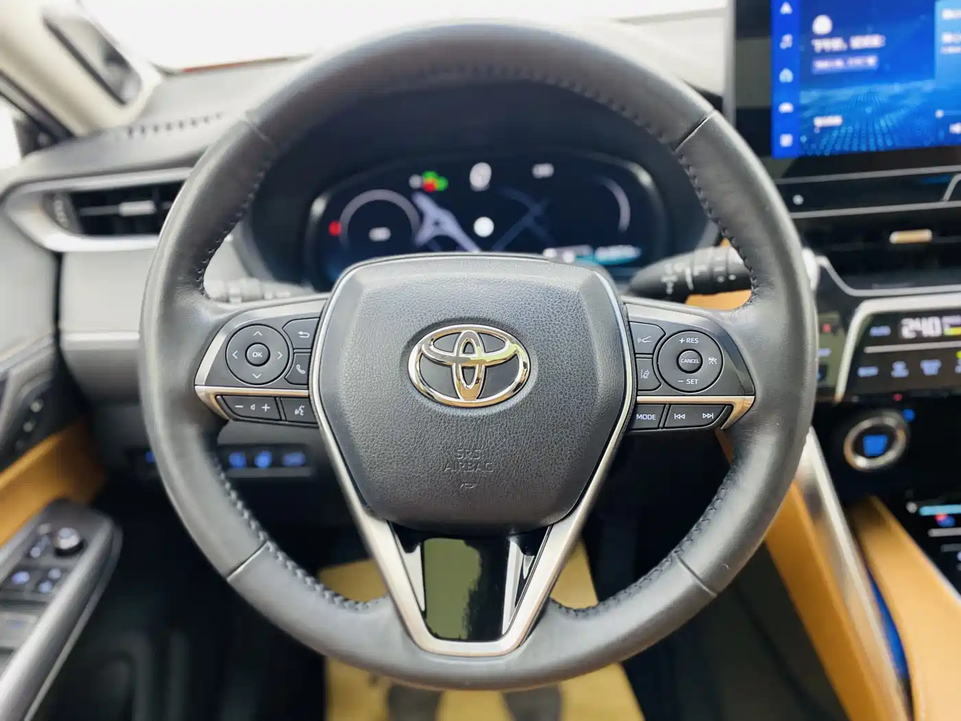 Toyota Venza 2022 2.0L CVT AWD Ultimate Edition фото 8