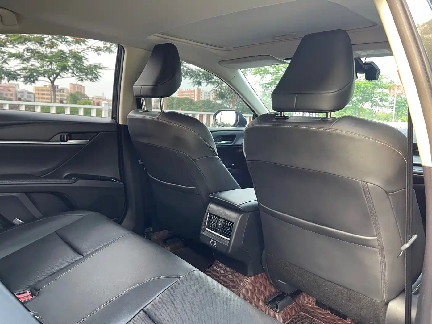 Toyota Camry 2024 Hybrid 2.0HGVP Luxury Edition фото 13