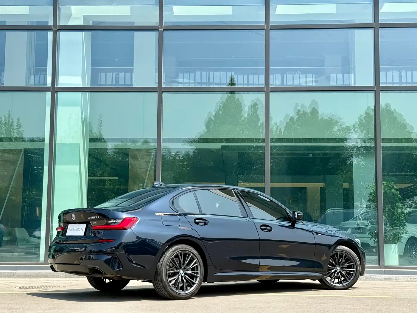 BMW 3 Series 2021 325Li M Sport Night Edition фото 13