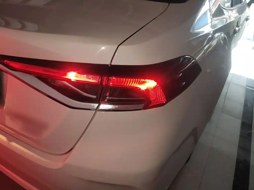Toyota Corolla 2021 1.2T S-CVT Elite PLUS Edition фото 8
