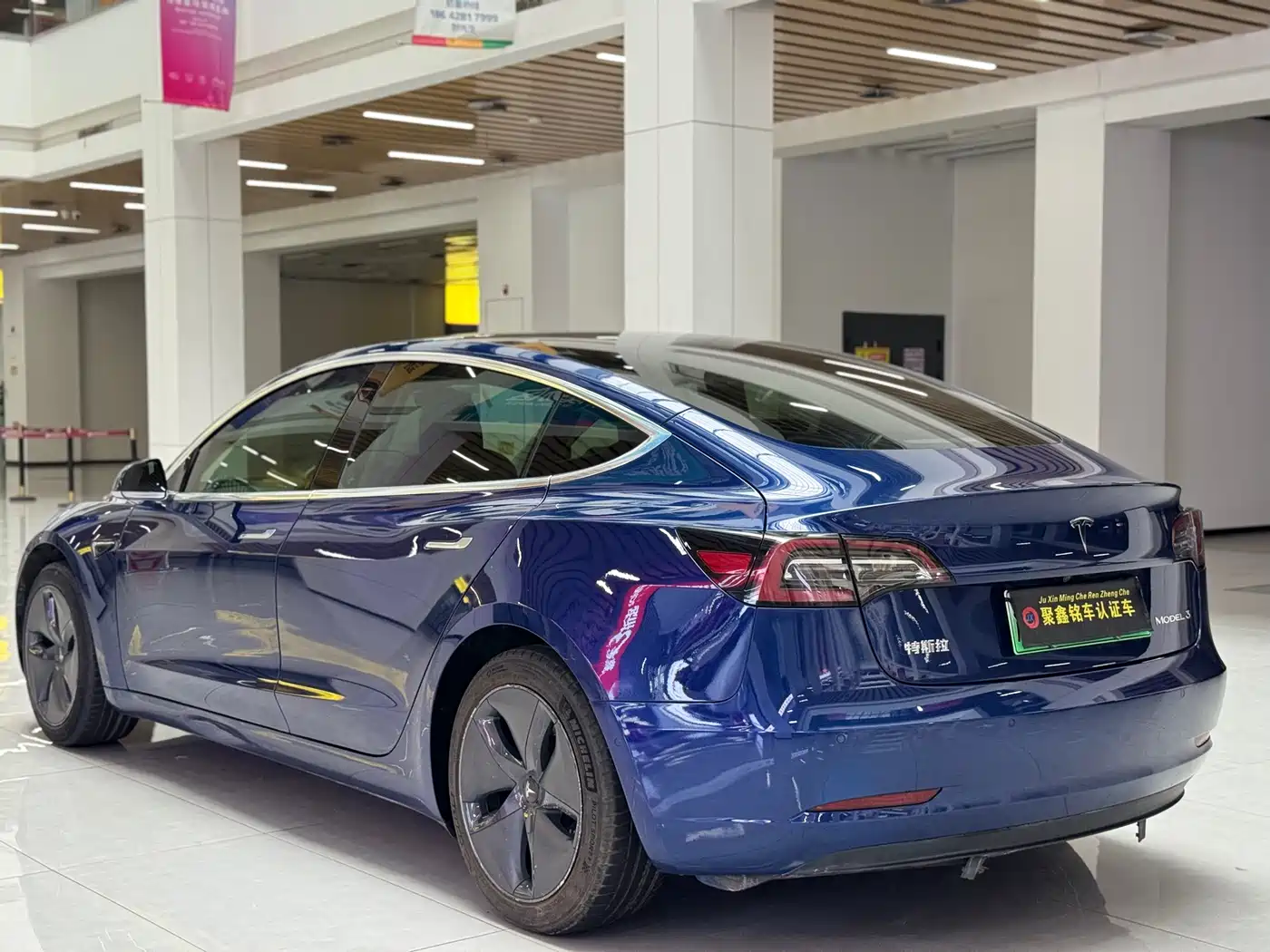 TESLA MODEL 3
