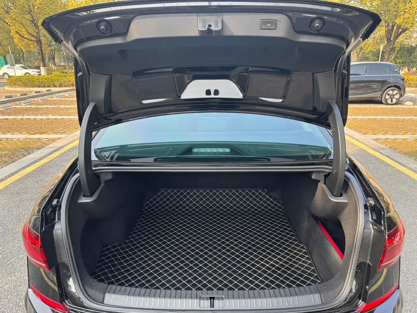 Volkswagen Passat 2023 Facelift 330TSI Luxury Edition фото 21