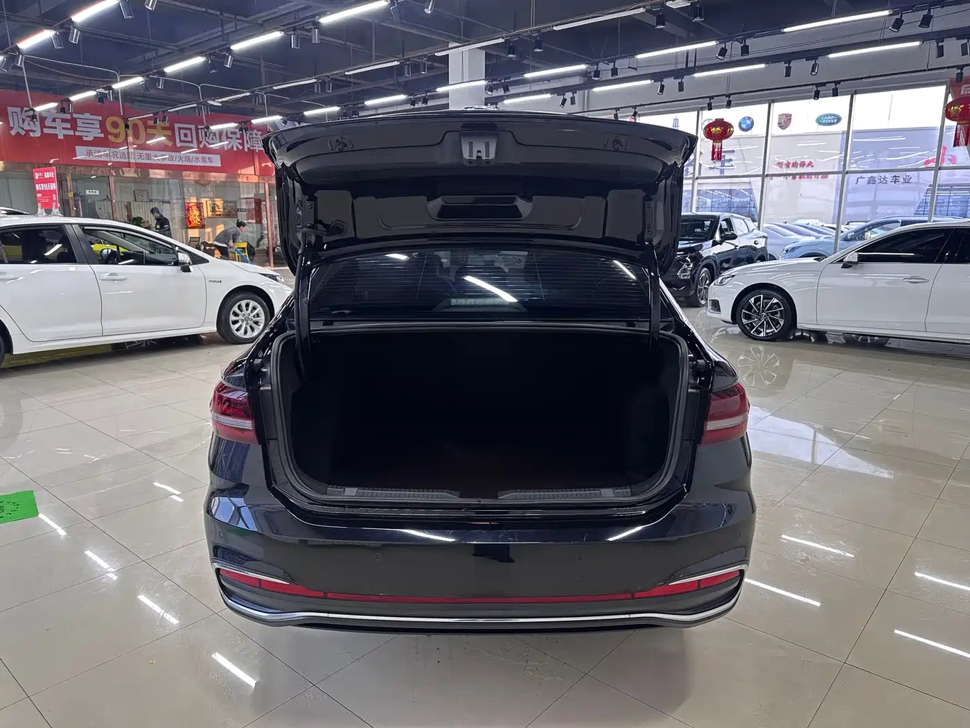 Volkswagen Lavida 2023 280TSI DSG Starlight Comfort Edition фото 15