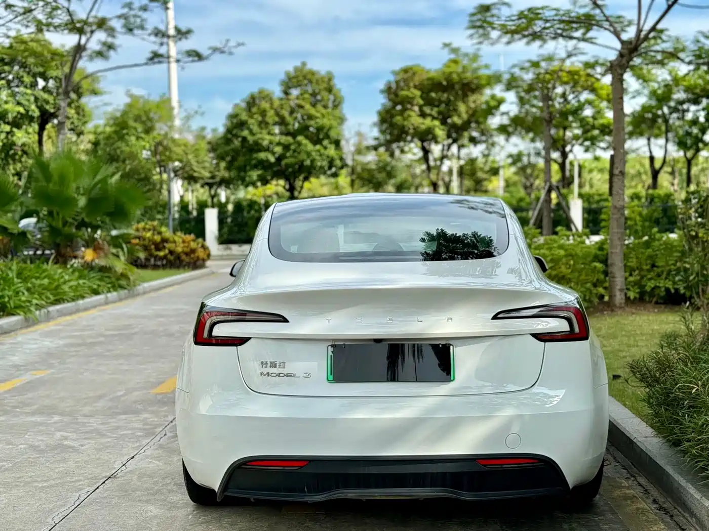 Фото 15 - Tesla Model 3