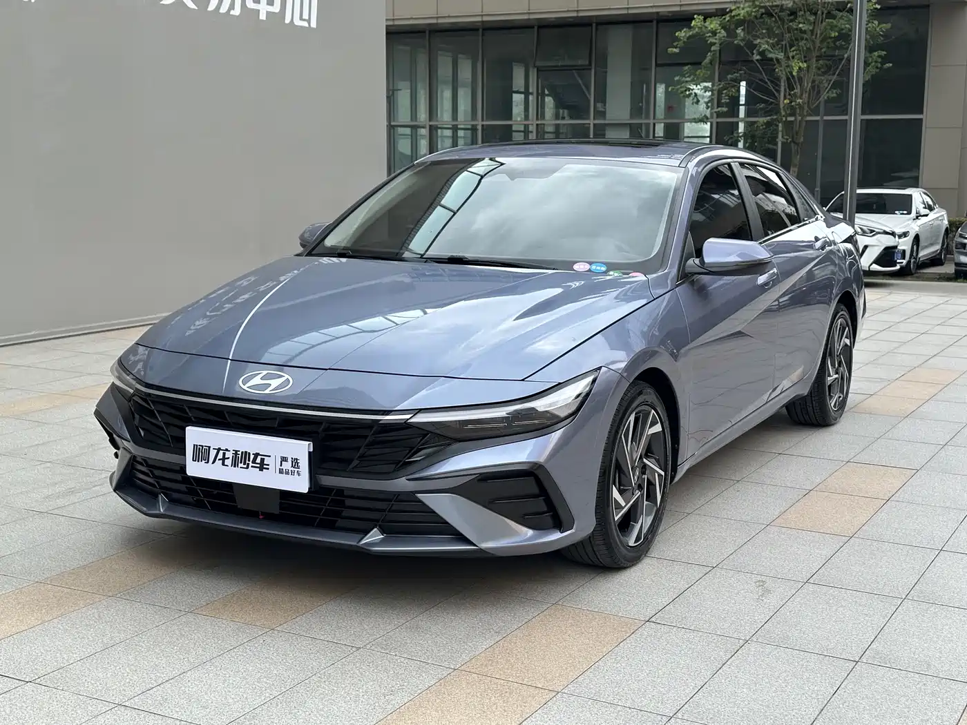 Hyundai Elantra 2023 Model 1.5L CVT LUX Premium Edition фото 2