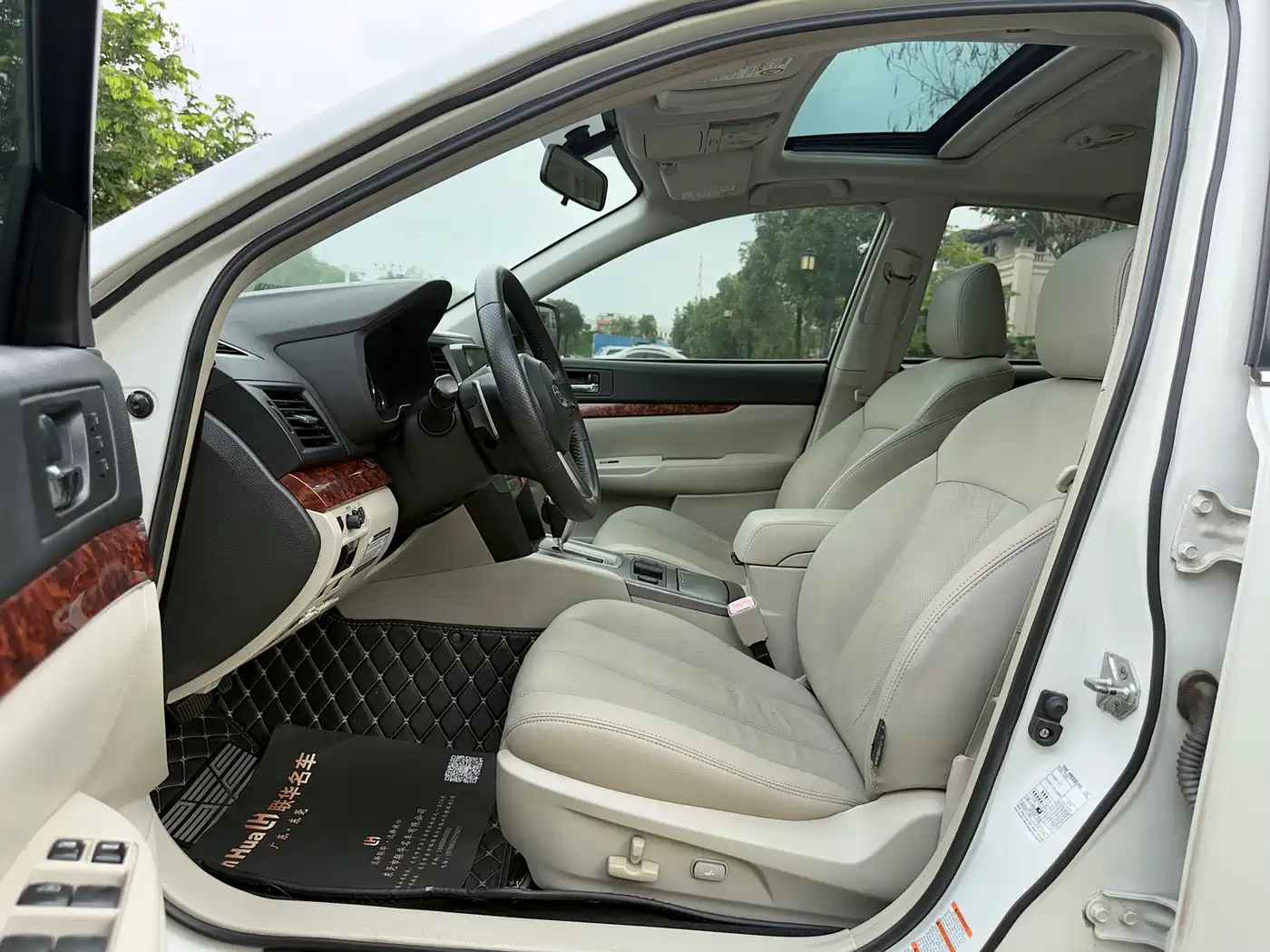 Subaru Legacy 2010 Model 2.5i Luxury Edition фото 12