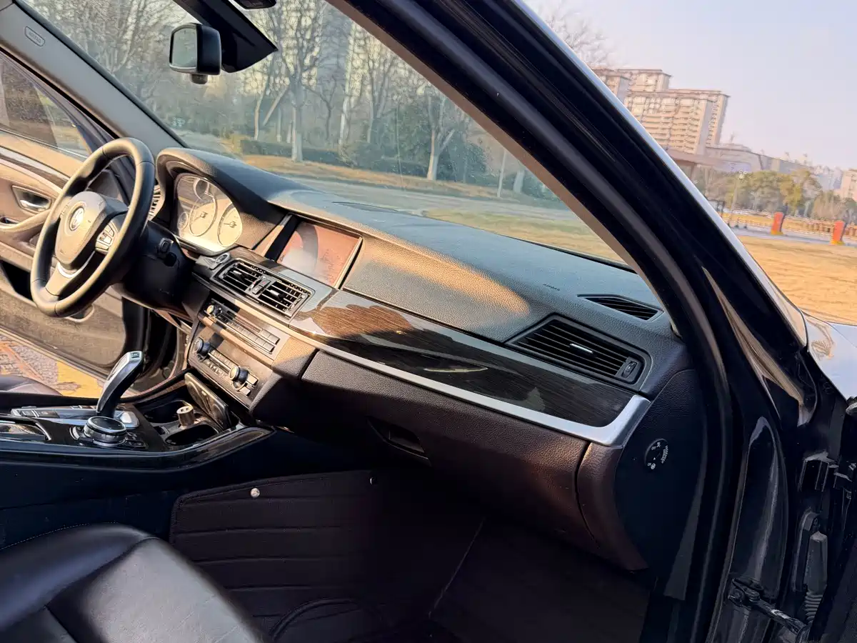BMW 5 Series 2014 525Li Luxury Design Package фото 19