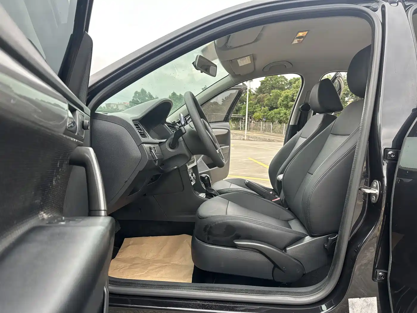 Volkswagen Lavida 2013 Facelift Classic 1.6L Automatic Trend фото 5
