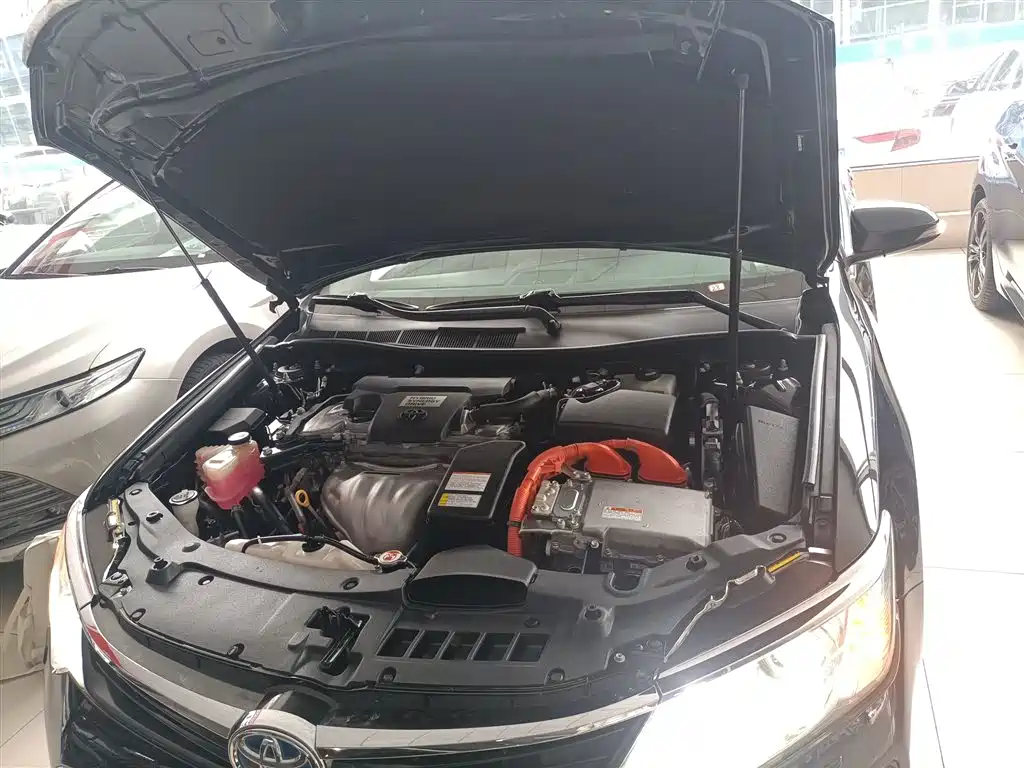 Toyota Camry 2016 Hybrid 2.5HG 10th Anniversary Luxury Navigation Edition фото 17