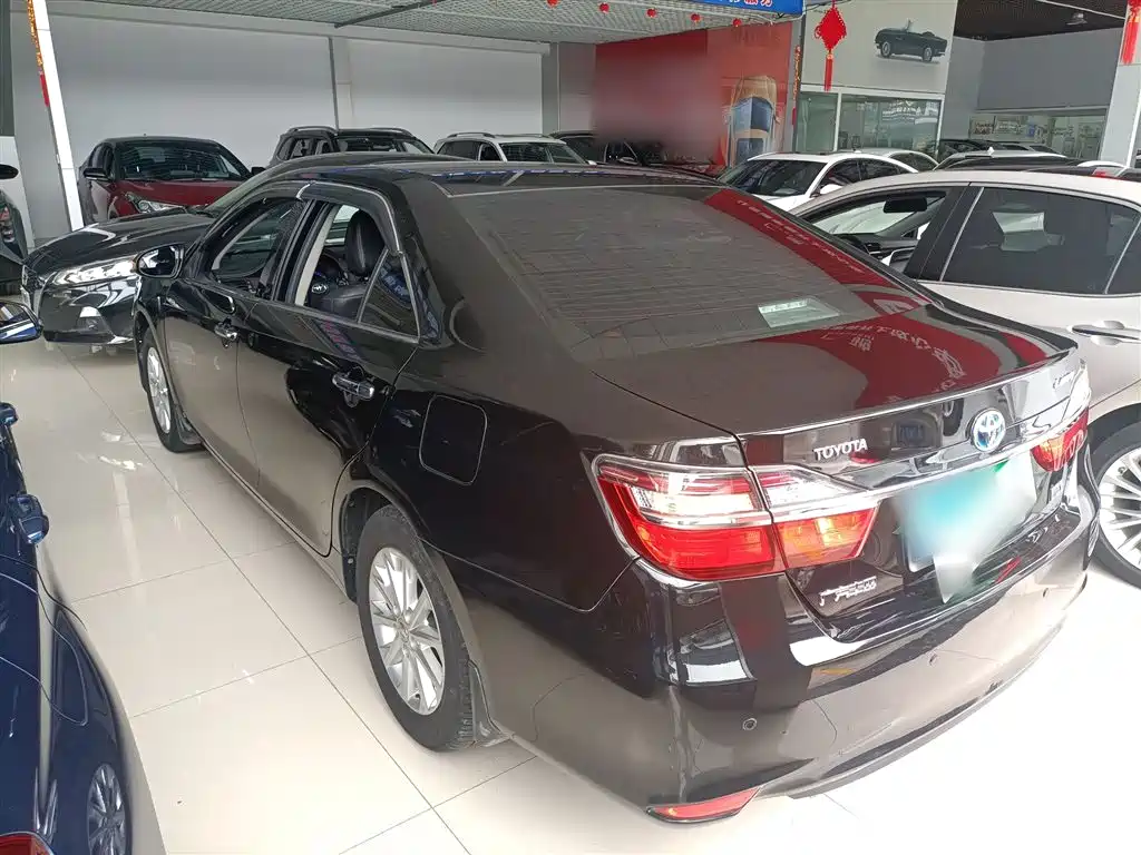 Toyota Camry 2016 Hybrid 2.5HG 10th Anniversary Luxury Navigation Edition фото 24