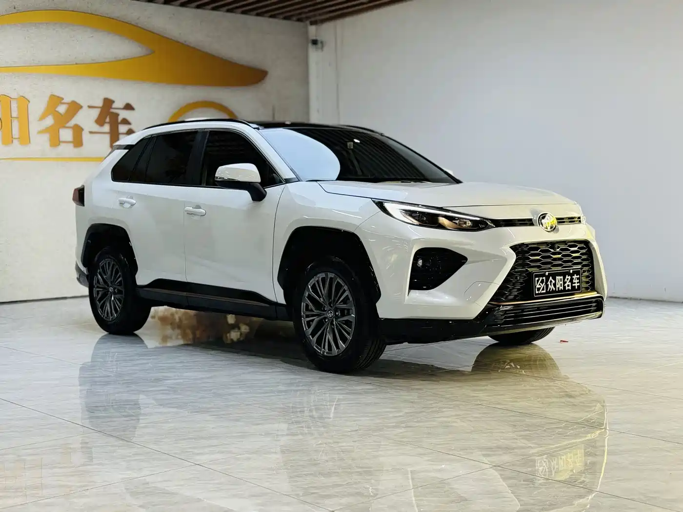 Toyota Wildlander 2024 2.0L CVT 2WD Luxury PLUS Edition фото 3