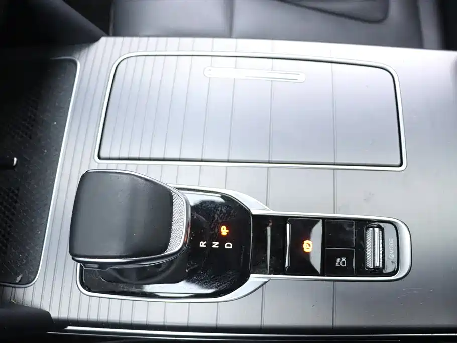 Hongqi HS7 PHEV 2024 2.0T PHEV 4WD Flagship Edition 6-seater фото 9