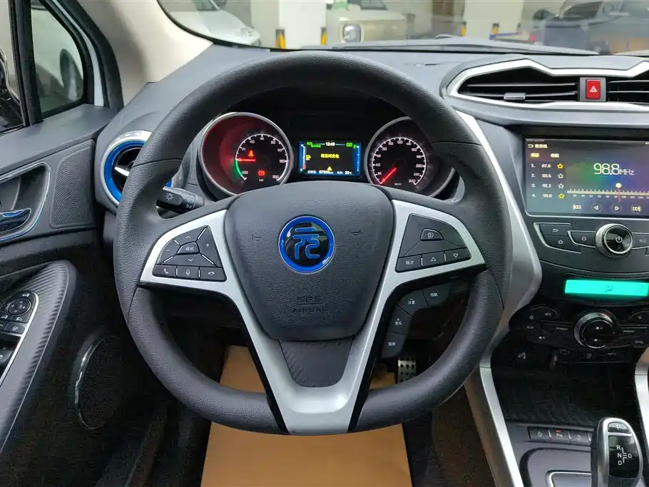 BYD Yuan New Energy 2018 EV360 Smart Connected Cool Edition фото 15