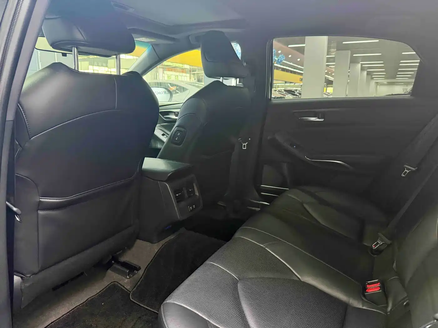 Toyota Avalon 2022 2.0L Luxury Edition фото 11