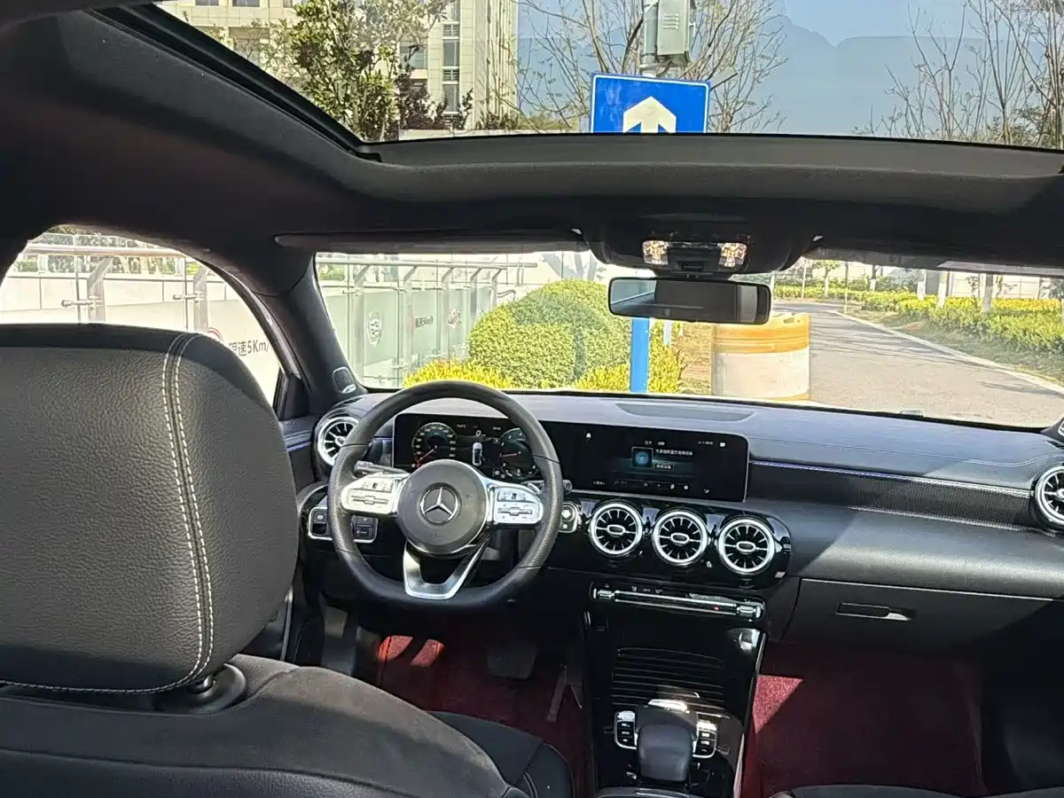Mercedes-Benz A-Class 2019 A 200 L Sport Sedan фото 5