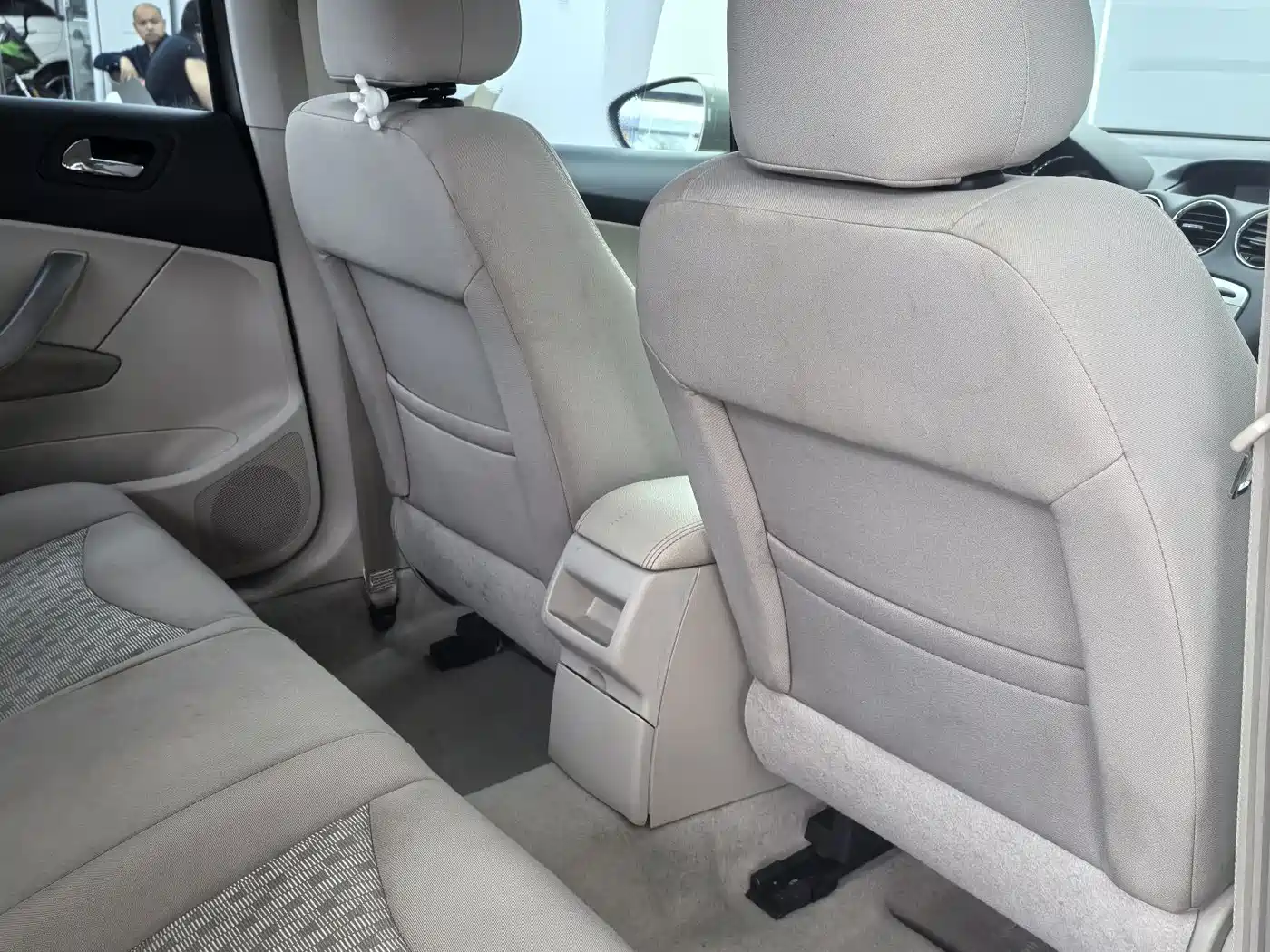 Peugeot 408 2011 2.0L Automatic Comfort Edition фото 7