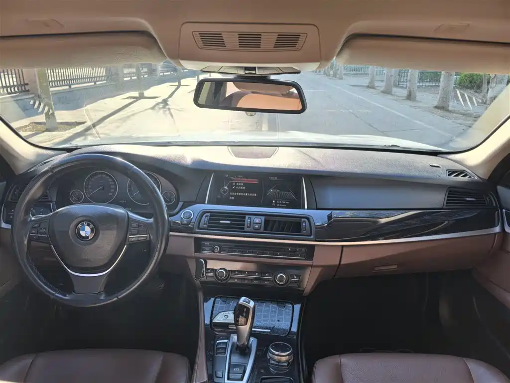BMW 5 Series 2017 520Li Classic Edition фото 8