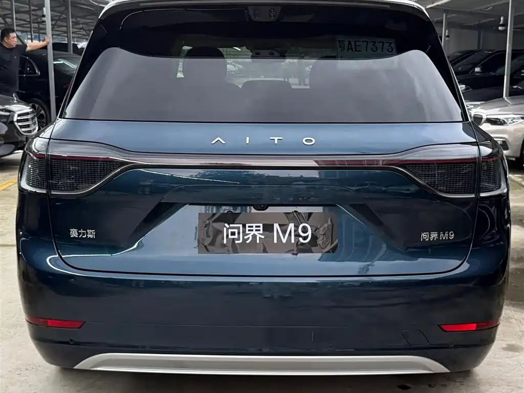 AITO Wenjie AITO M9 2025 Extended Range Ultra 52kWh 5-Seater фото 8