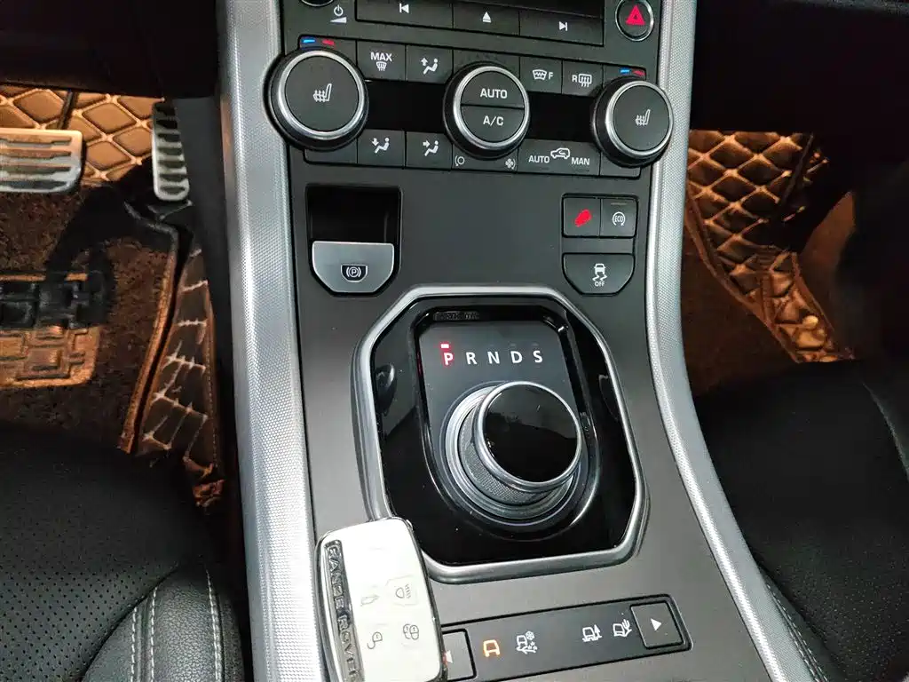 Land Rover Range Rover Evoque 2015 2.0T 5-Door Dynamic Edition фото 6