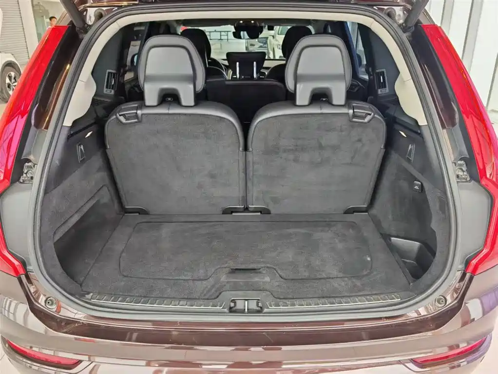 Фото 16 - Volvo XC90
