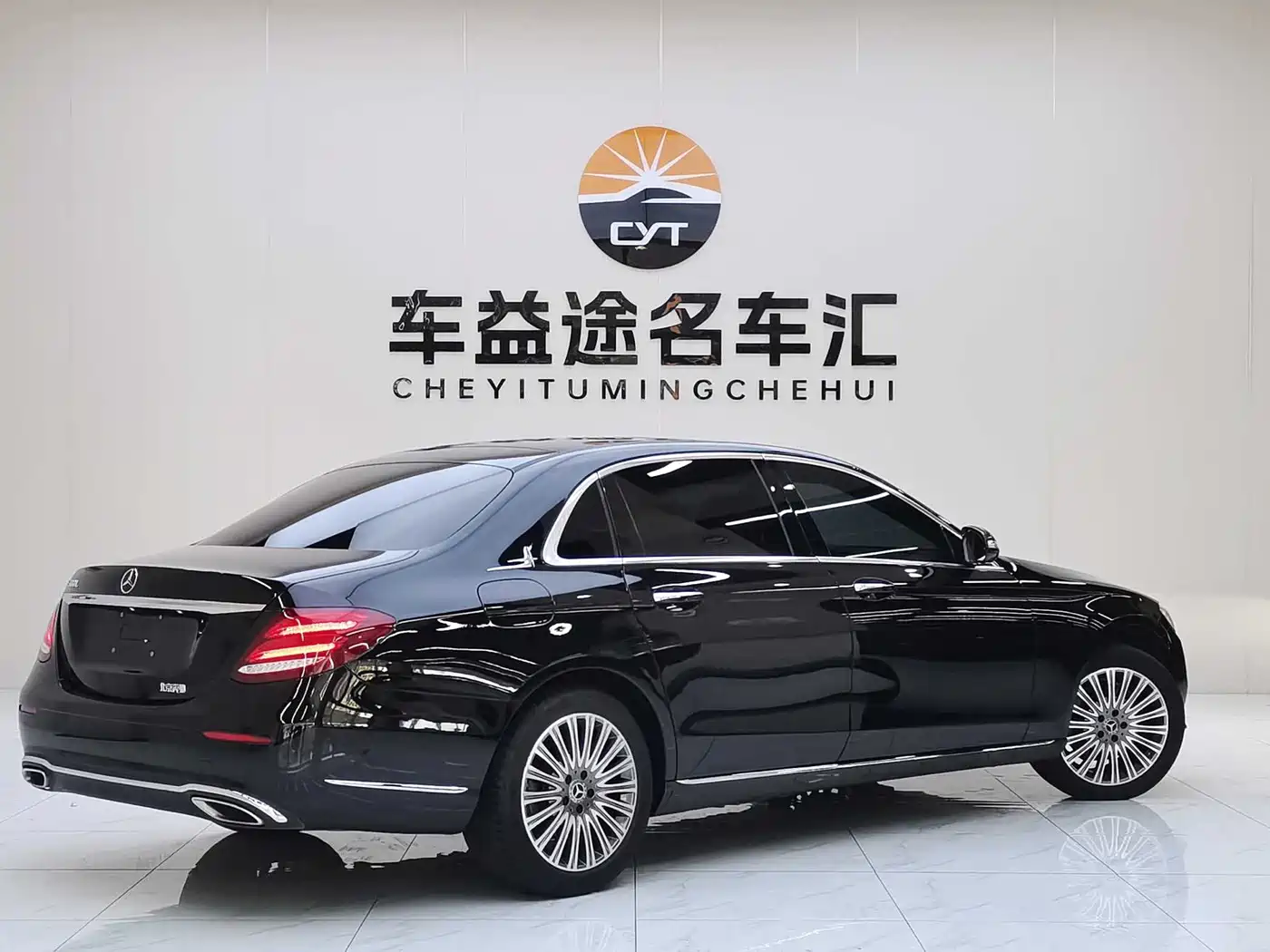 Фото 5 - Mercedes-Benz E-Class