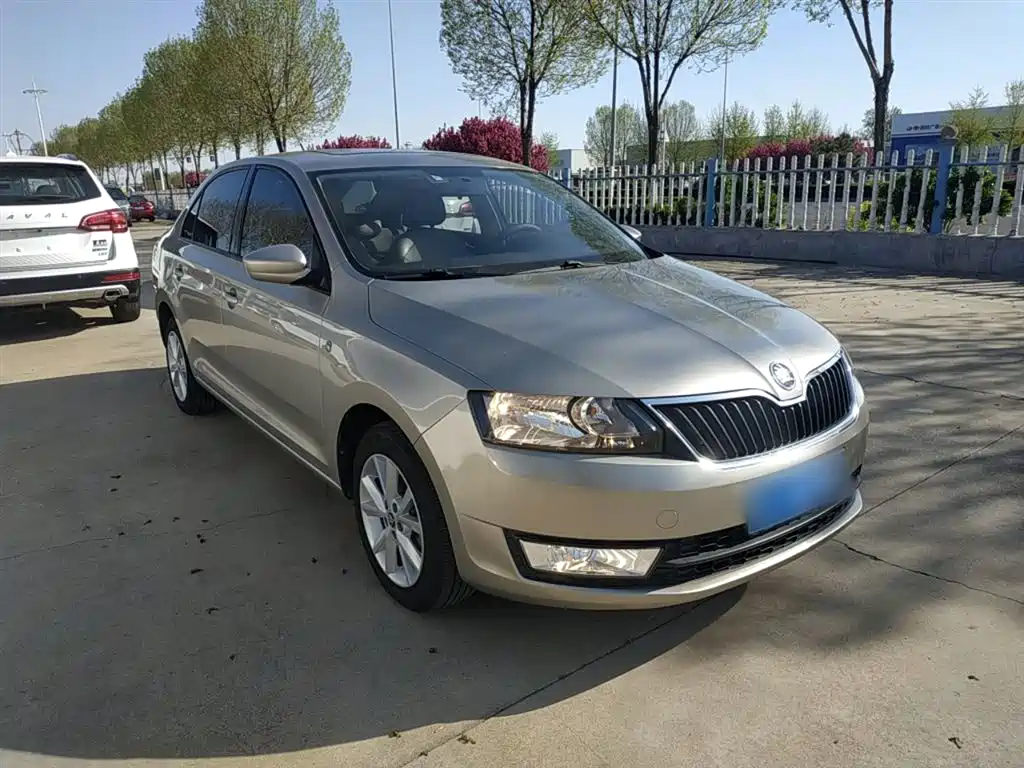 Škoda Rapid 2015 1.6L Automatic Smart Selection фото 4