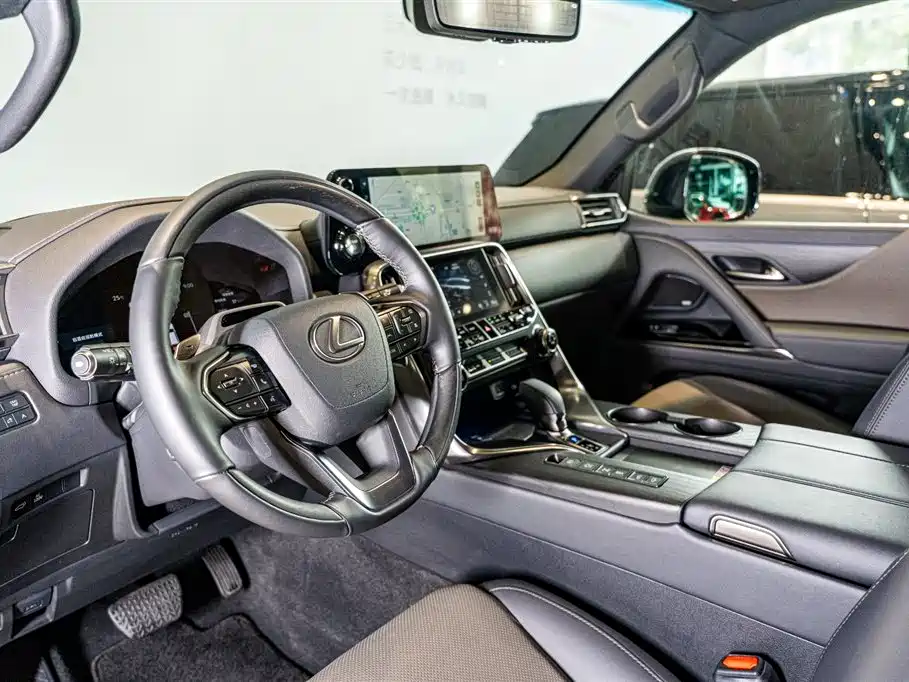 Lexus LX 2025 700h OVERTRAIL Frontier Edition фото 6