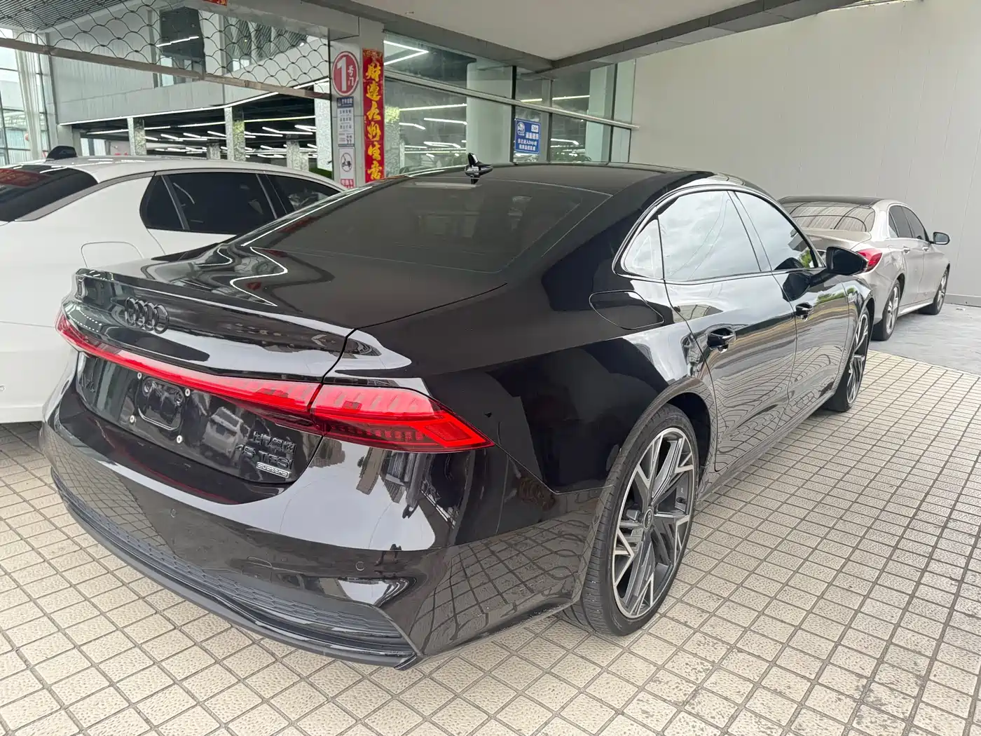 Audi A7L 2022 45 TFSI quattro S-line White Mage Edition фото 15