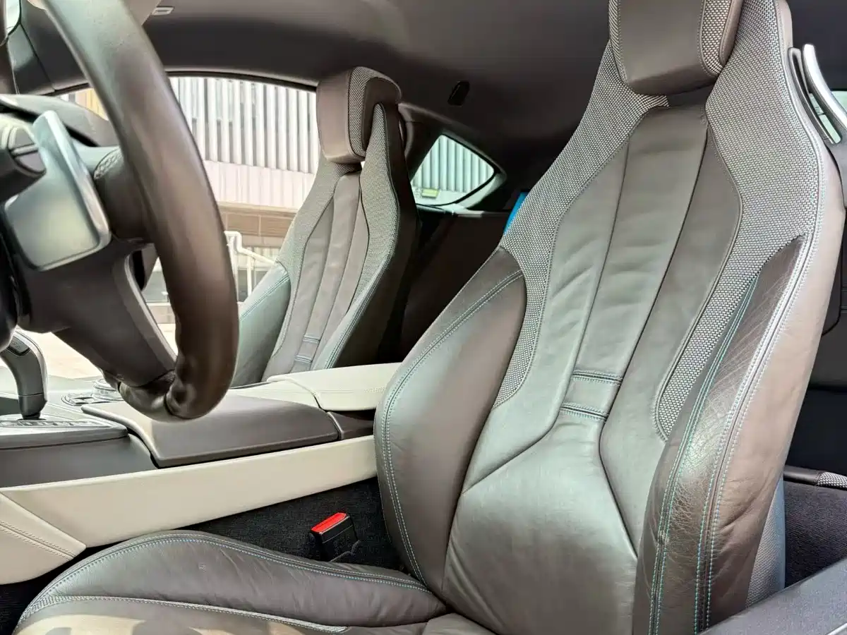 BMW i8 2014 Standard фото 8