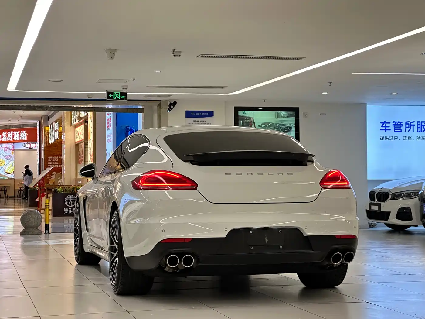 Porsche Panamera 2014 Panamera 4 3.0T фото 5