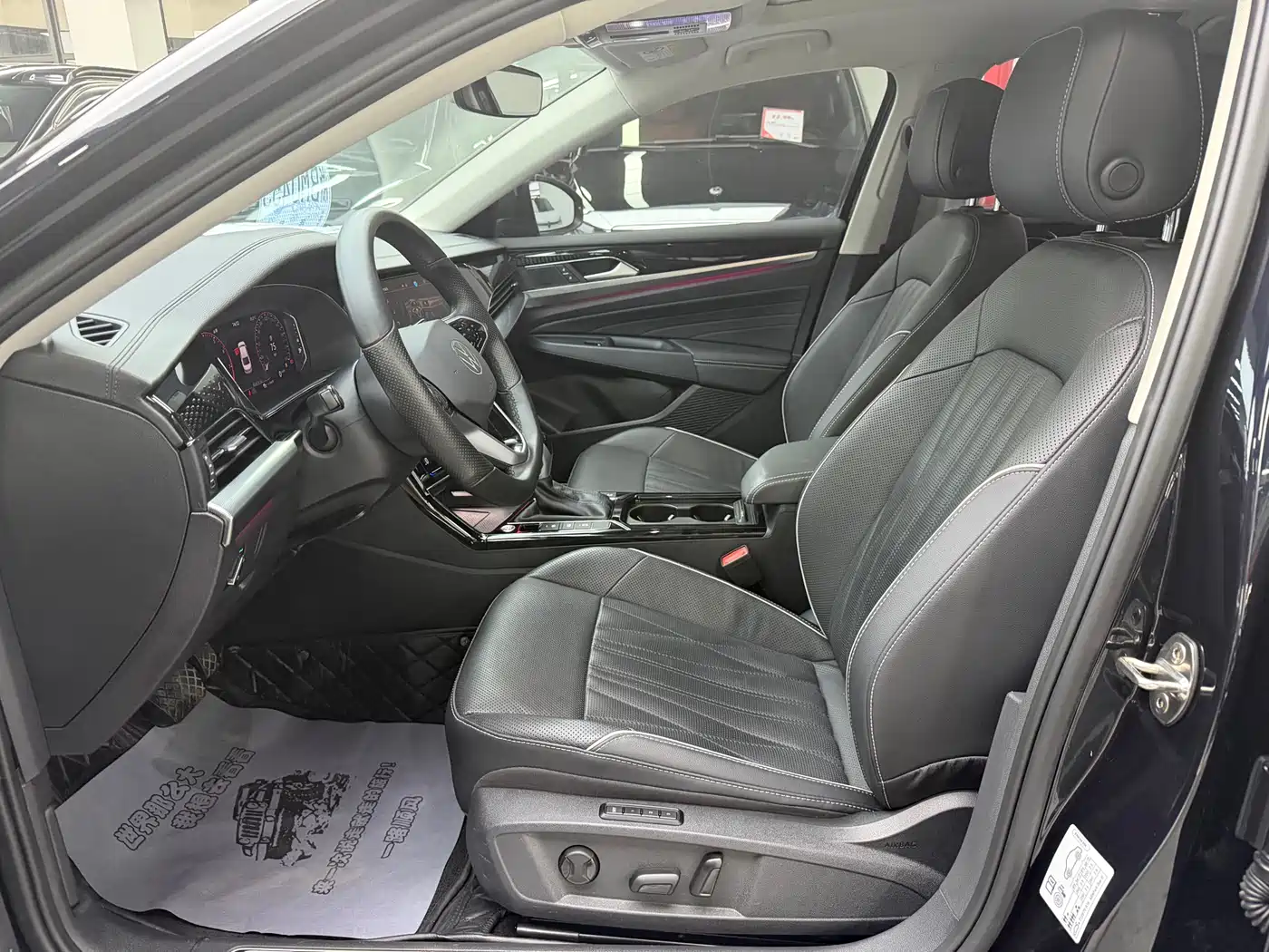 Volkswagen Passat 2023 330TSI Luxury Edition фото 4