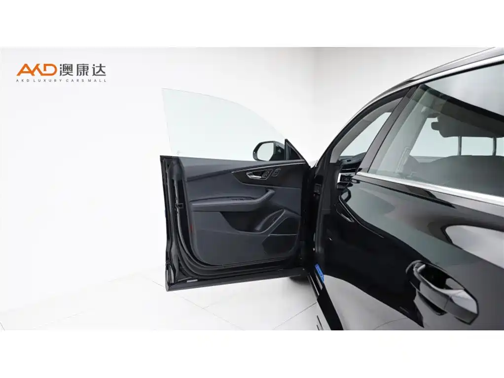 Audi Q8 2023 55 TFSI Luxury Sport фото 10