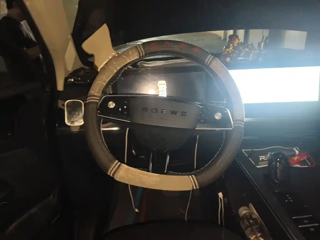Photo 3 - Roewe RX5 MAX