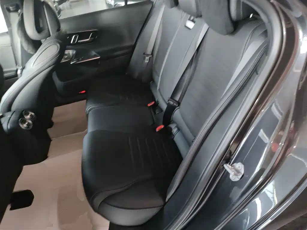 Mercedes-Benz C-Class 2023 Facelift C 260 L Night Sport Edition фото 17