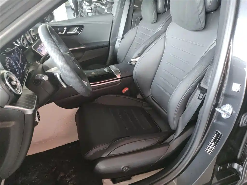 Mercedes-Benz C-Class 2023 Facelift C 260 L Night Sport Edition фото 15