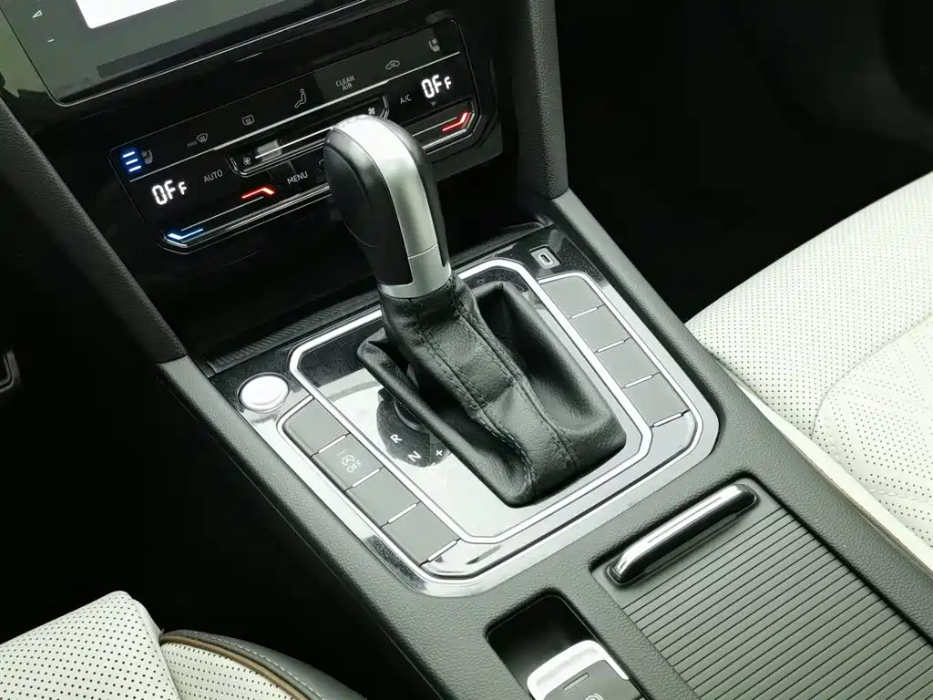 Volkswagen Magotan 2023 Model 2 Million Commemorative Edition 330TSI DSG Luxury фото 13