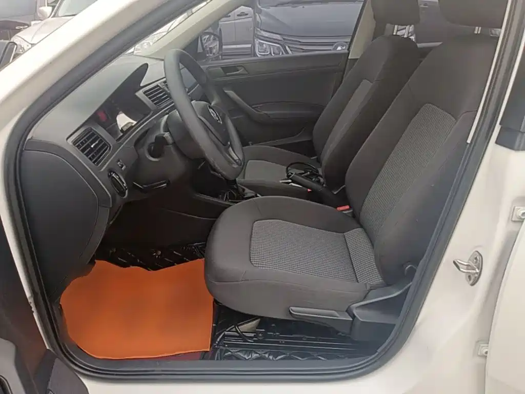 VOLKSWAGEN SANTANA
