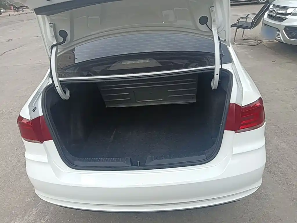 VOLKSWAGEN SANTANA