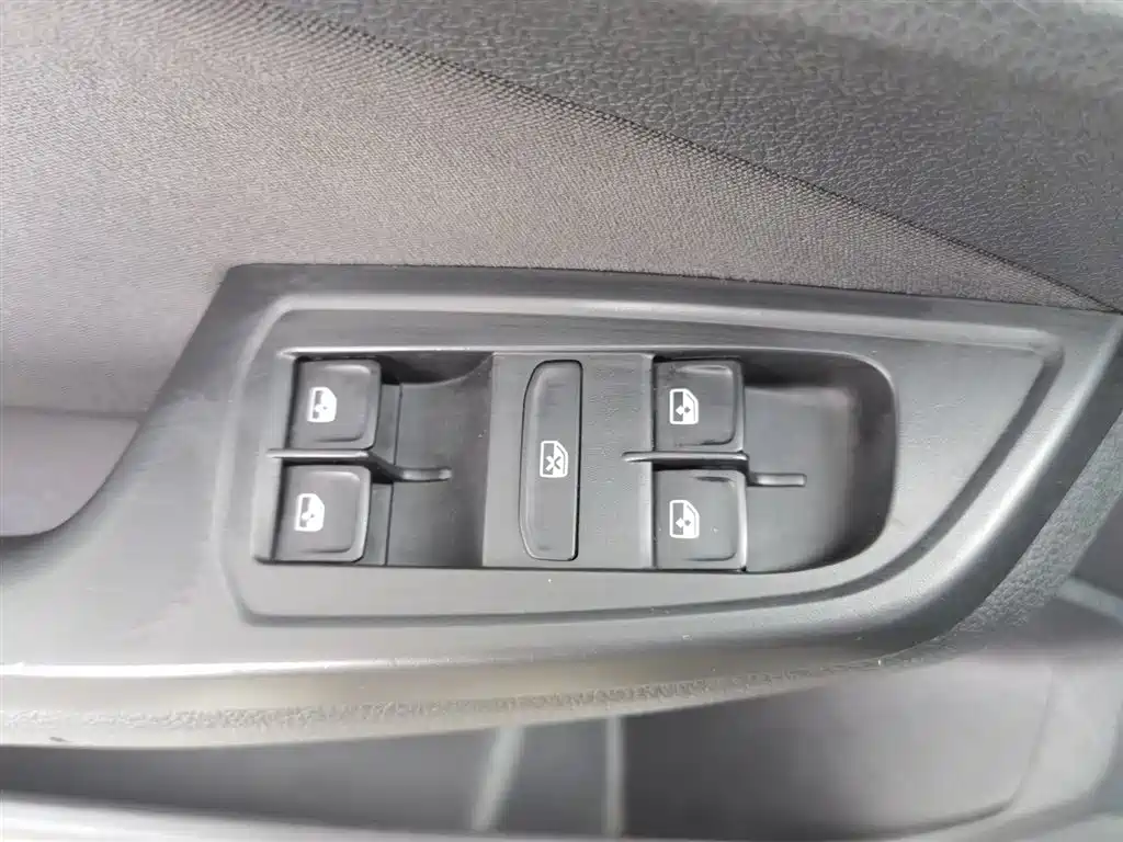 Volkswagen Bora 2016 Model 1.6L Manual Fashion фото 9