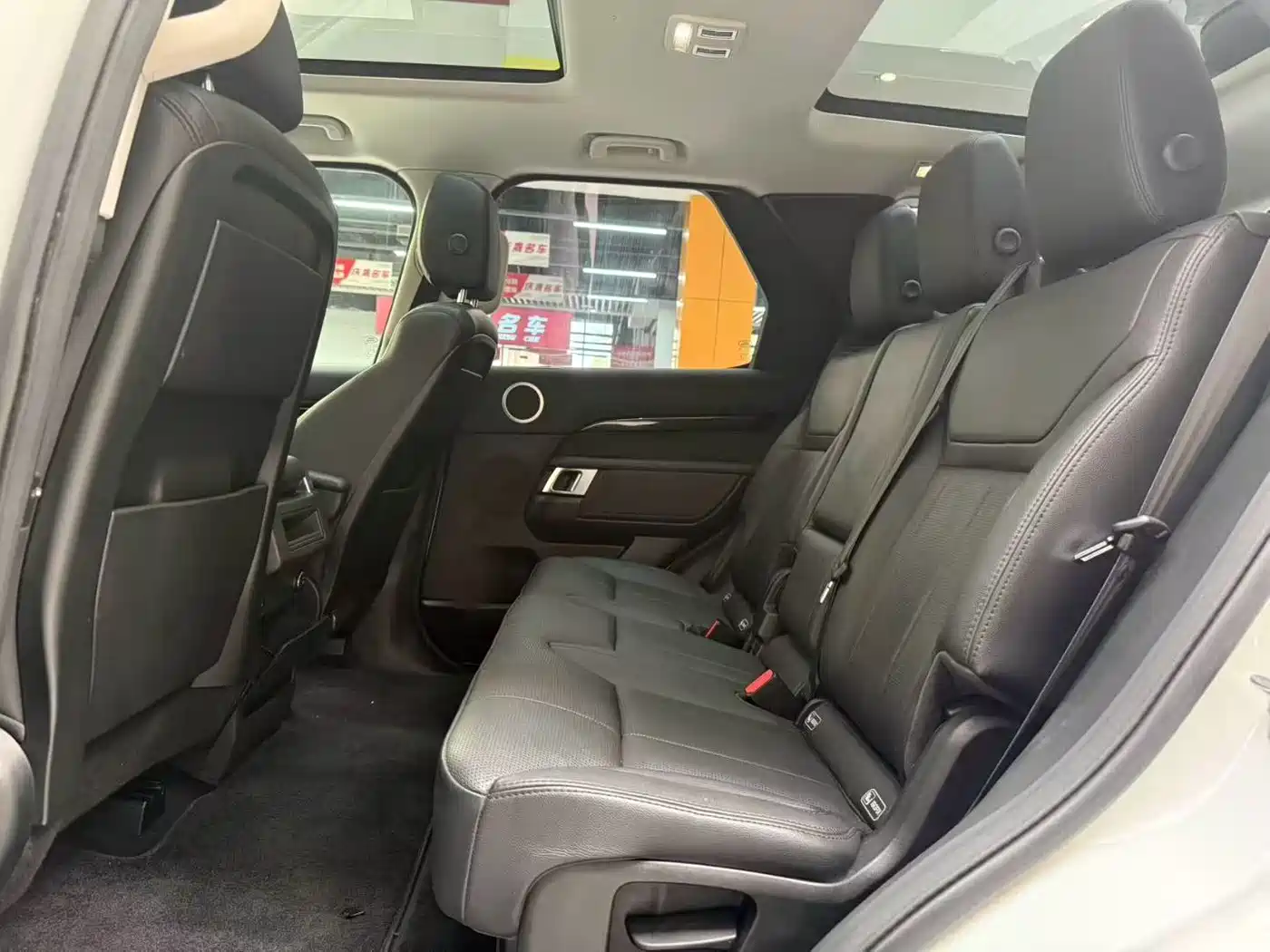 Land Rover Discovery 2017 3.0 SC V6 SE фото 5