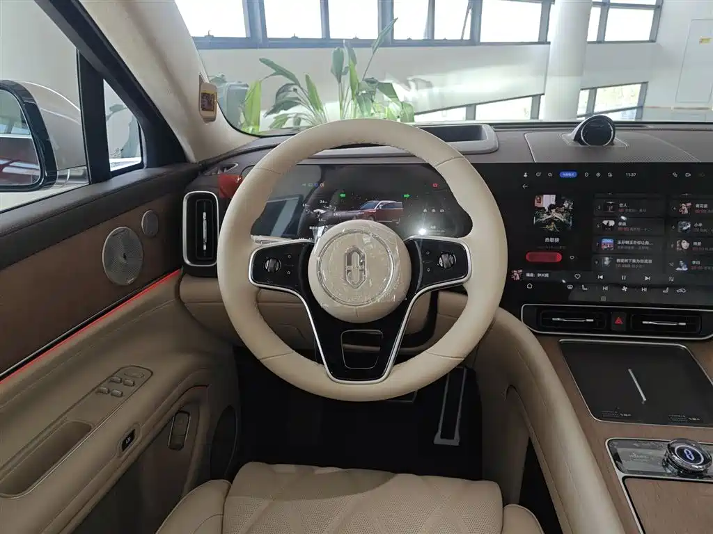 AITO Wenjie AITO M9 2025 Extended Range Ultra 52kWh 6-Seater фото 11