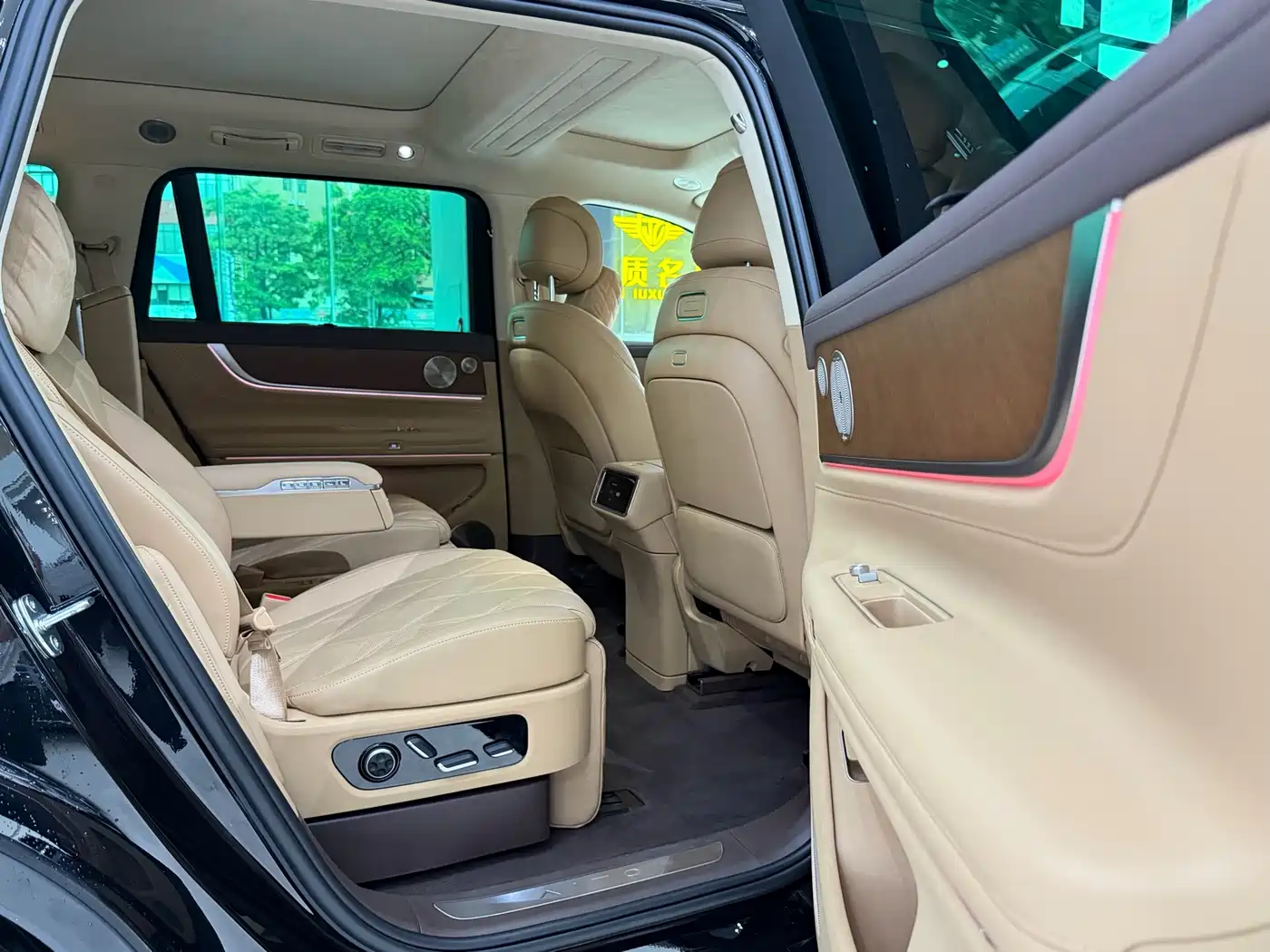 AITO Wenjie AITO M9 2025 Extended Range Ultra 52kWh 6-Seater фото 15