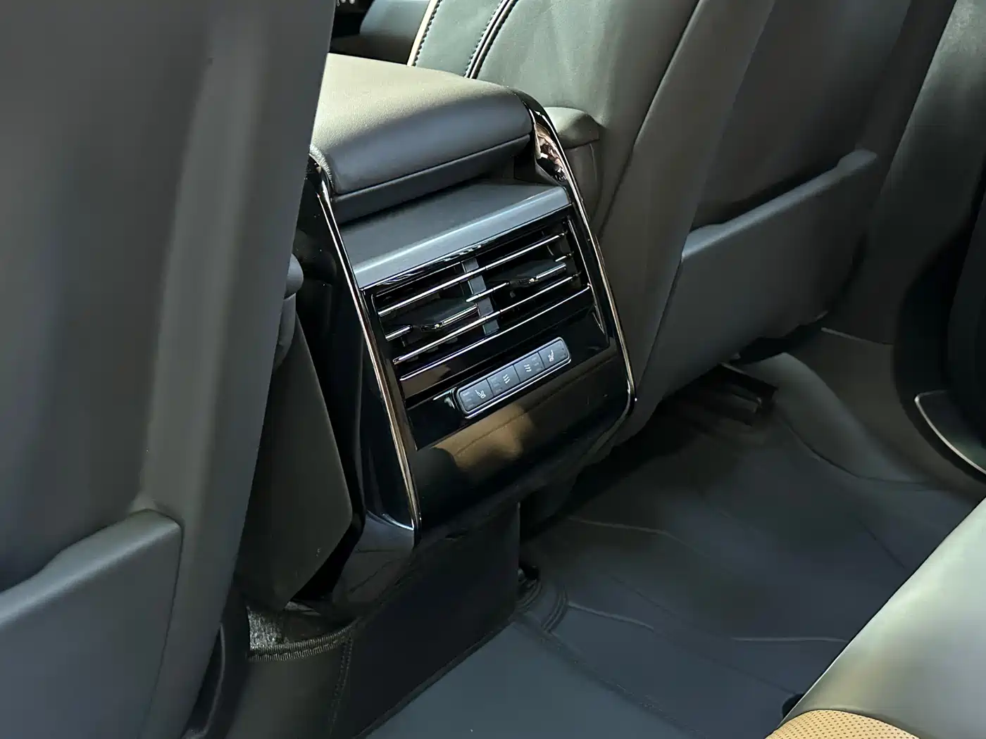 Land Rover Range Rover Sport 2023 400PS Dynamic SE фото 10