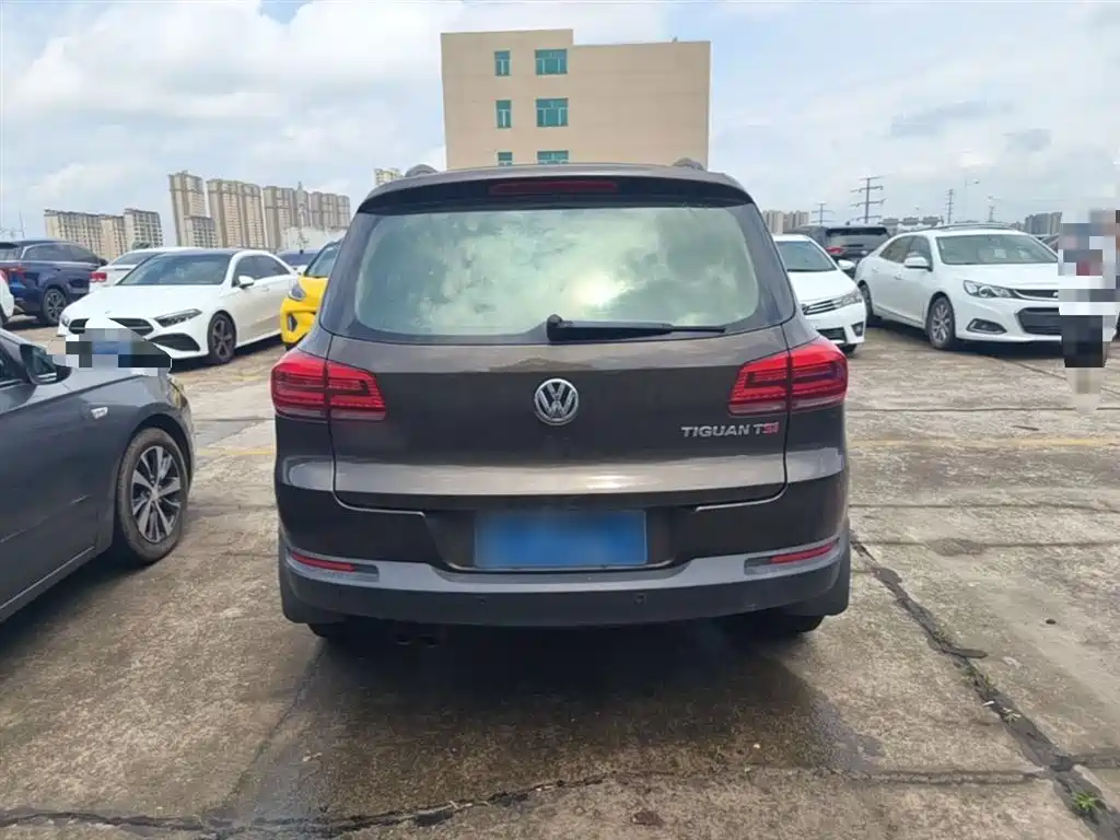 Volkswagen Tiguan 2015 1.8TSI Automatic 2WD Trendline фото 6