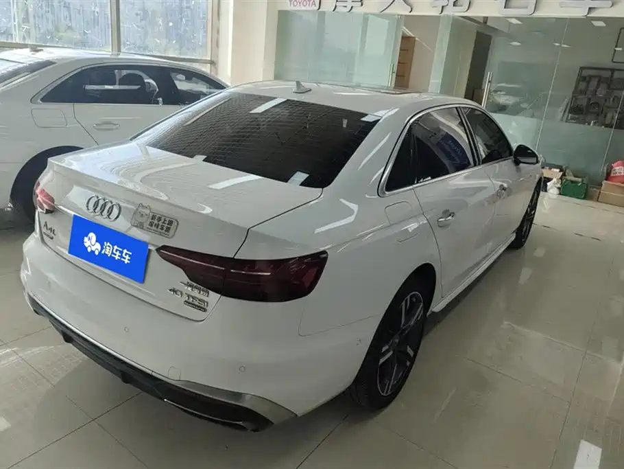 Audi A4L 2020 40 TFSI quattro Luxury Dynamic фото 3