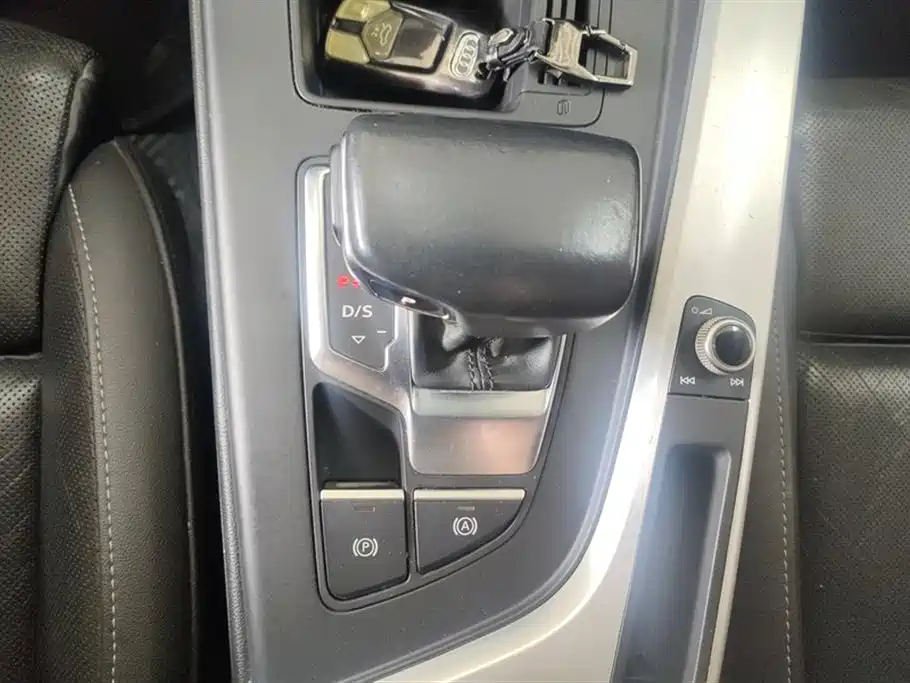 Audi A4L 2020 40 TFSI quattro Luxury Dynamic фото 16