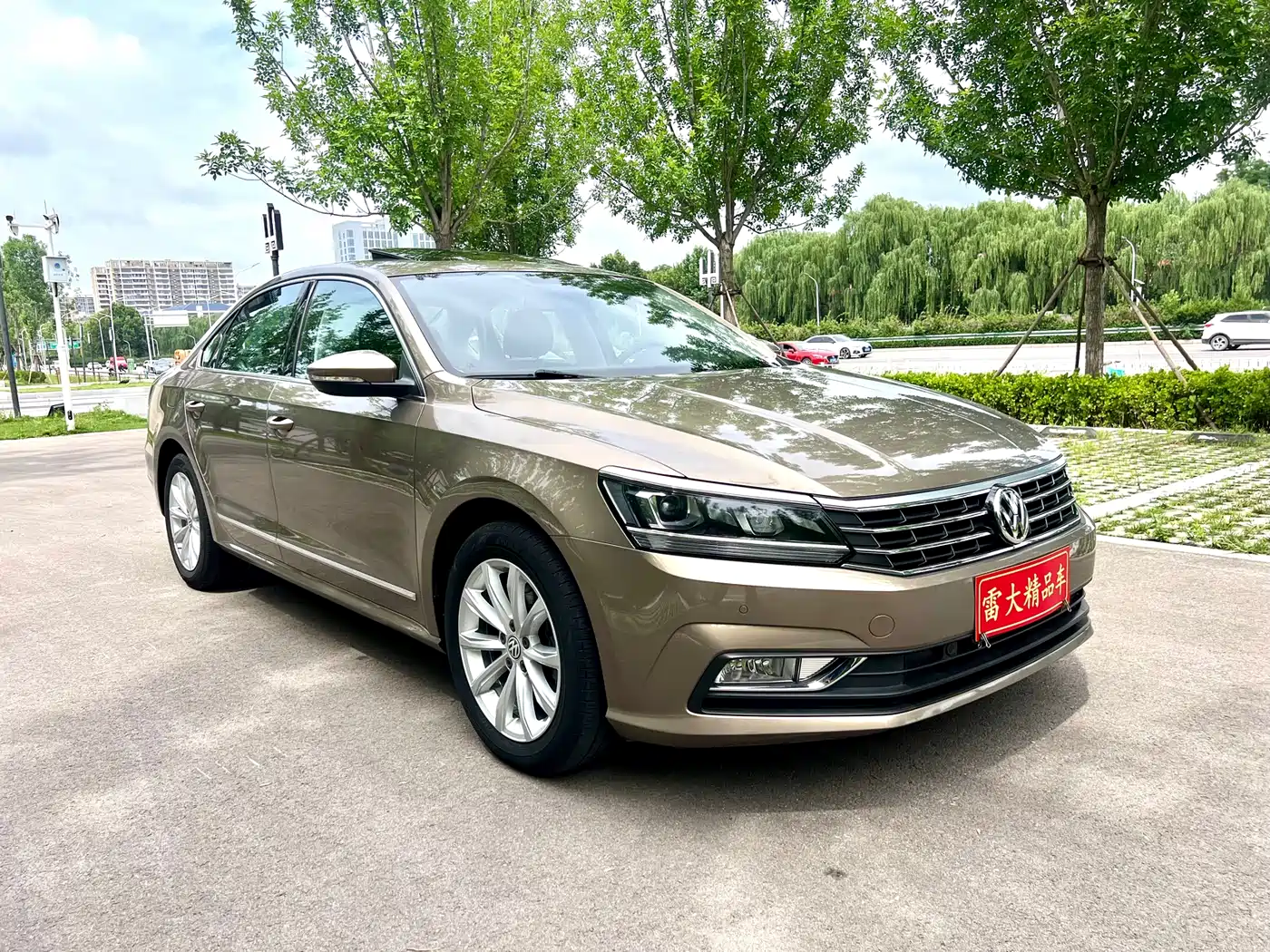 Volkswagen Passat 2017 330TSI DSG Prestige фото 2
