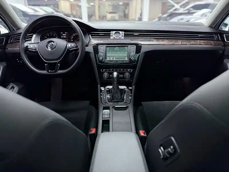 Volkswagen Magotan 2017 330TSI DSG Luxury фото 5